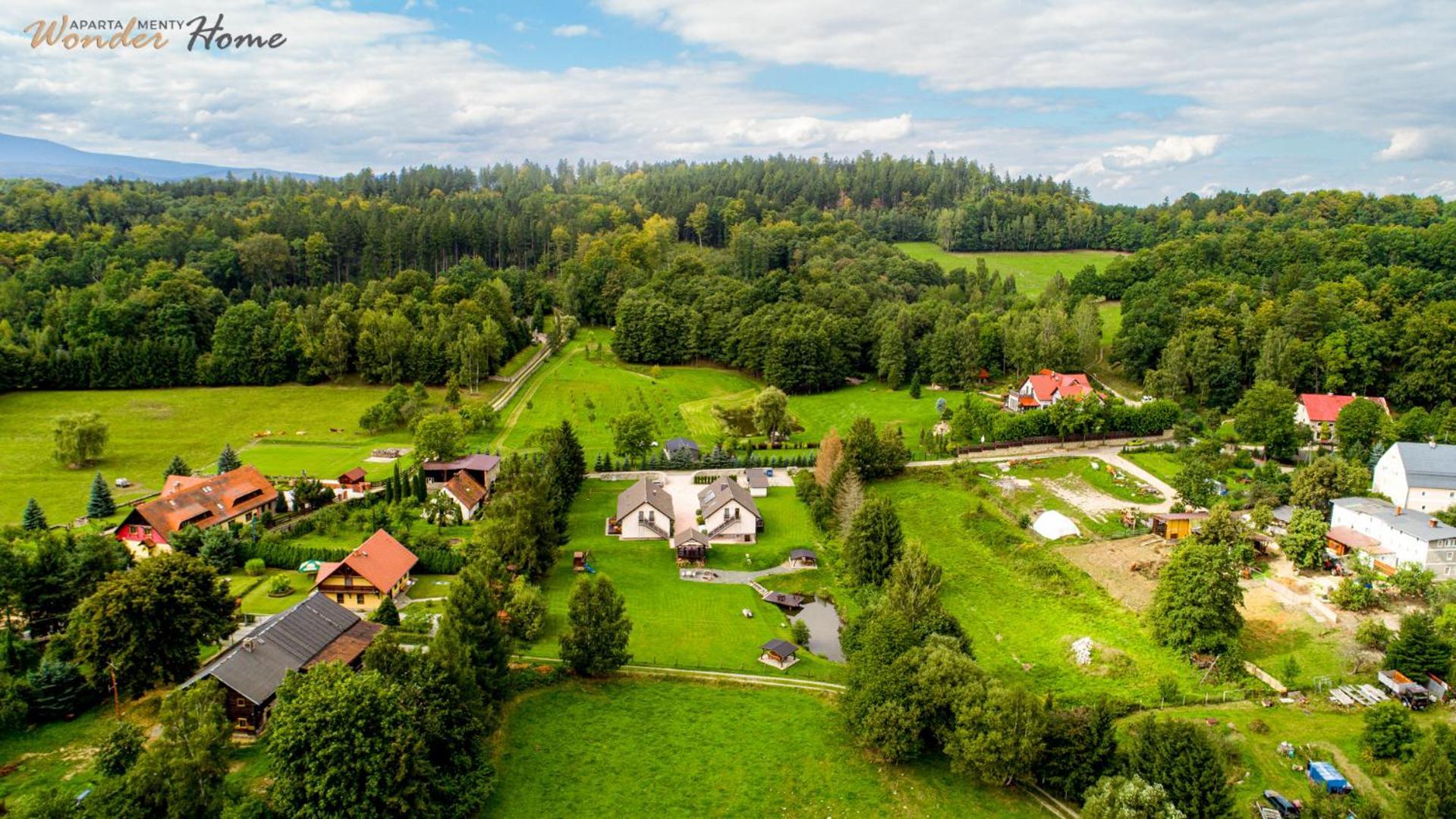 Apartamenty Czerwony Dworek - Duzy Teren Zielony, Plac Zabaw, Miejsce Na Grilla I Staw Z Mozliwoscia Wedkowania, Boisko Mysłakowice 外观 照片